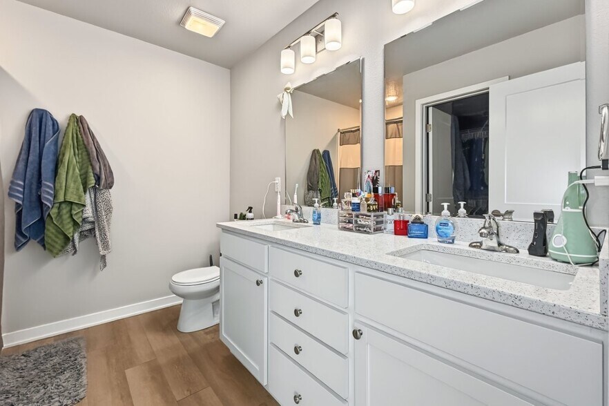 More Photos Of 2018 Otley Ave, Perry Apartments For Sale