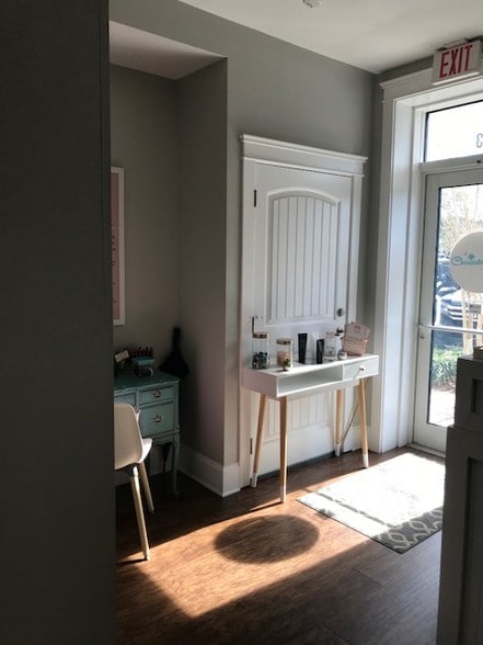 More Photos Of 708 S Shelmore Blvd, Mount Pleasant Storefront Retail Residential For Lease