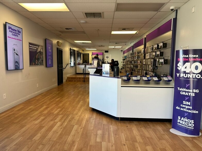More Photos Of 3201 Middlefield Rd, Menlo Park Storefront For Sale