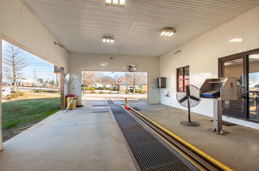 More Photos Of 1810 Opelika Rd, Auburn Carwash For Sale