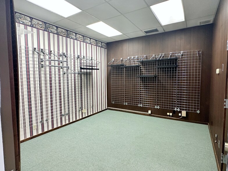 More Photos Of 105 N Main St, Atmore Office For Sale