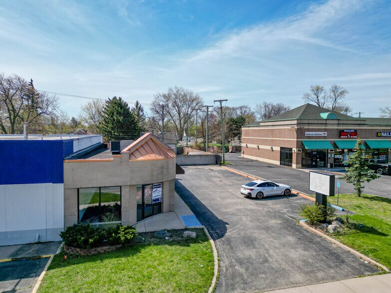More Photos Of 35241 Warren Rd, Westland Freestanding For Lease