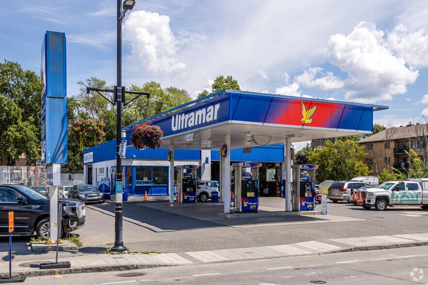 More Photos Of 295 Av Dorval, Dorval General Retail For Sale