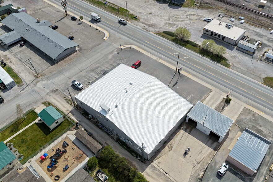 More Photos Of 500 N Front St, Townsend General Retail For Sale
