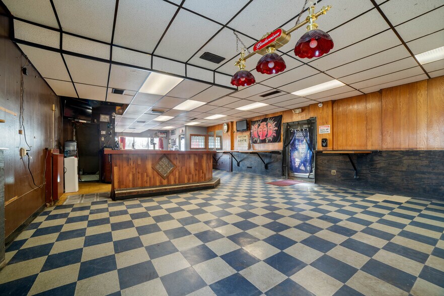 More Photos Of 1321 Commonwealth Ave, Duluth Storefront For Sale