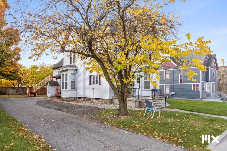 Primary Photo Of 1566 Wealthy St SE, Grand Rapids Apartments For Sale