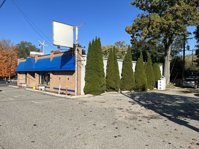 More Photos Of 2515 Union Lake Rd, Commerce Township Freestanding For Lease