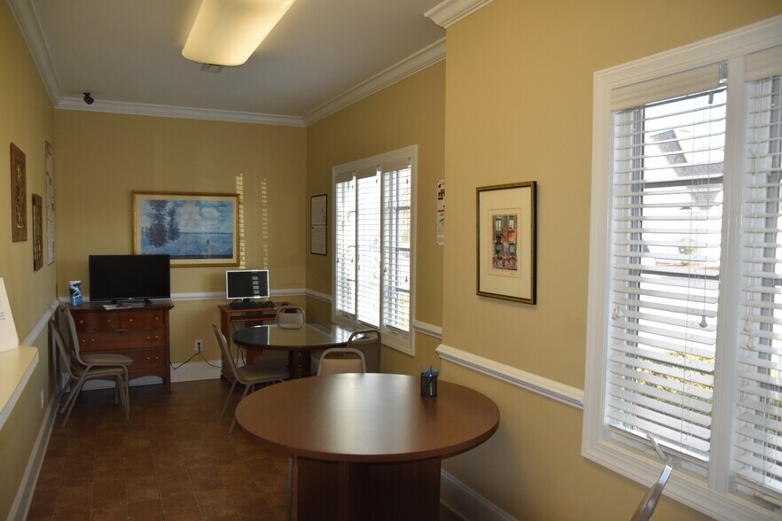 More Photos Of 2719 Graves Dr, Goldsboro Office For Lease