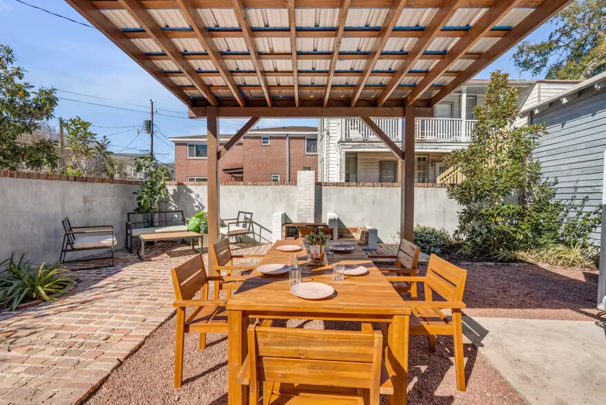 Primary Photo Of 140 Spring St, Charleston Hospitality For Sale