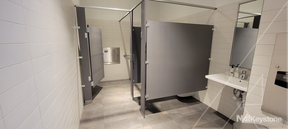 More Photos Of 290 Mundy St, Wilkes Barre Township Auto Dealership For Sale