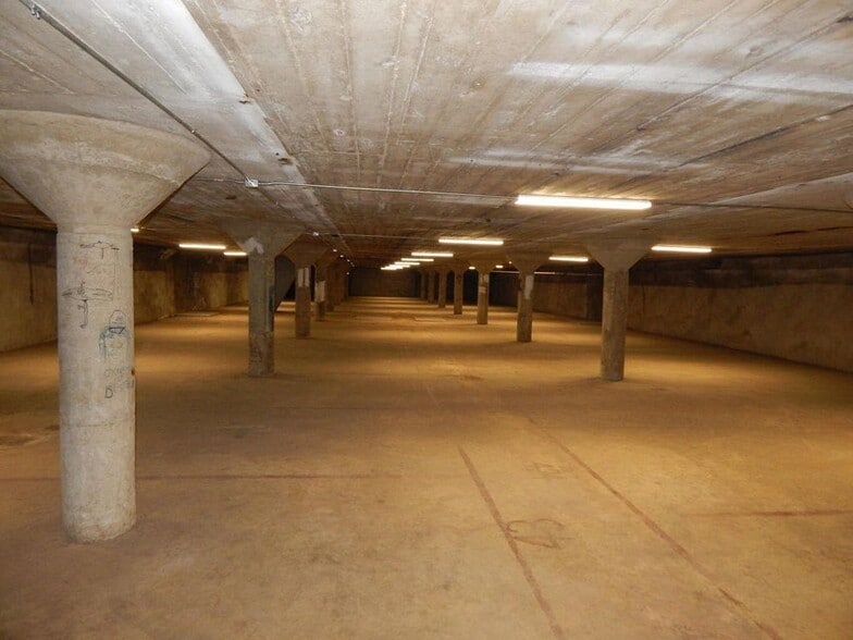 More Photos Of 327 S Fir St, Medford Warehouse For Sale