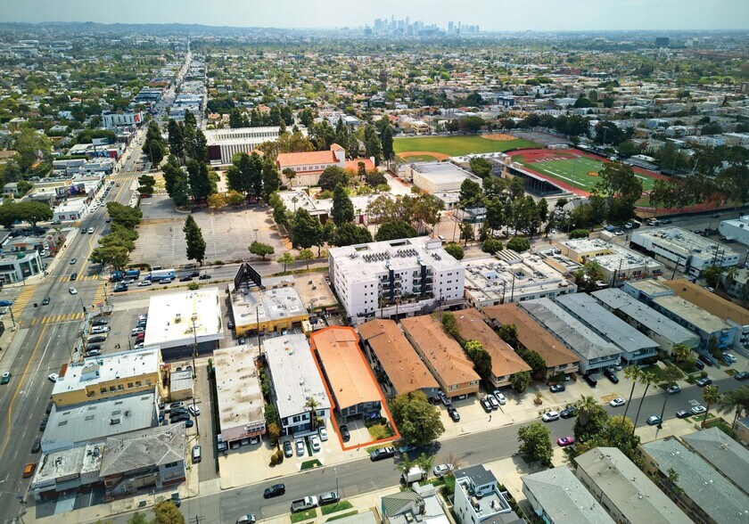 More Photos Of 648 N Hayworth Ave, Los Angeles Apartments For Sale
