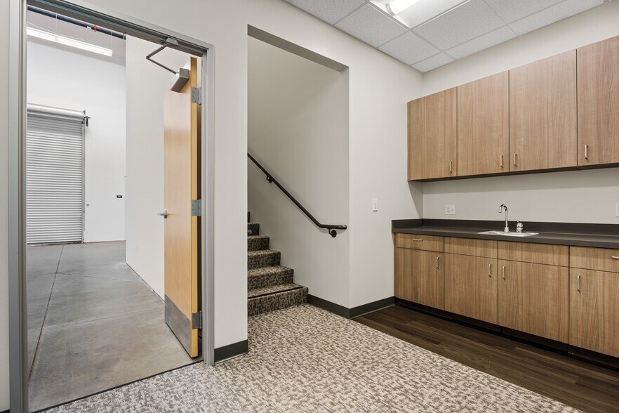 More Photos Of 3145 Tiger Run Ct, Carlsbad Research And Development For Lease