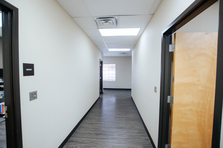 More Photos Of 9870 N Gateway Blvd, El Paso Office For Lease