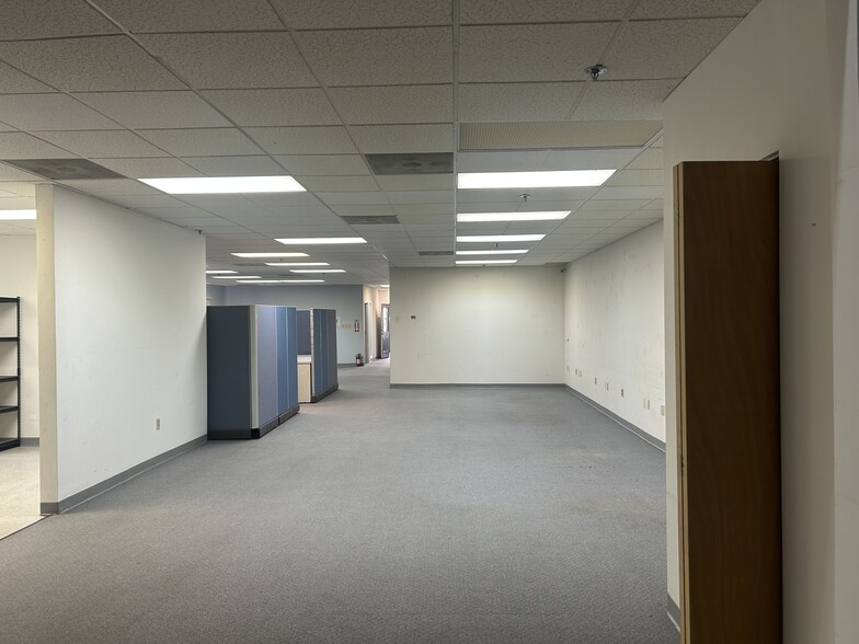 More Photos Of 6629 Engle Rd, Middleburg Heights Warehouse For Lease