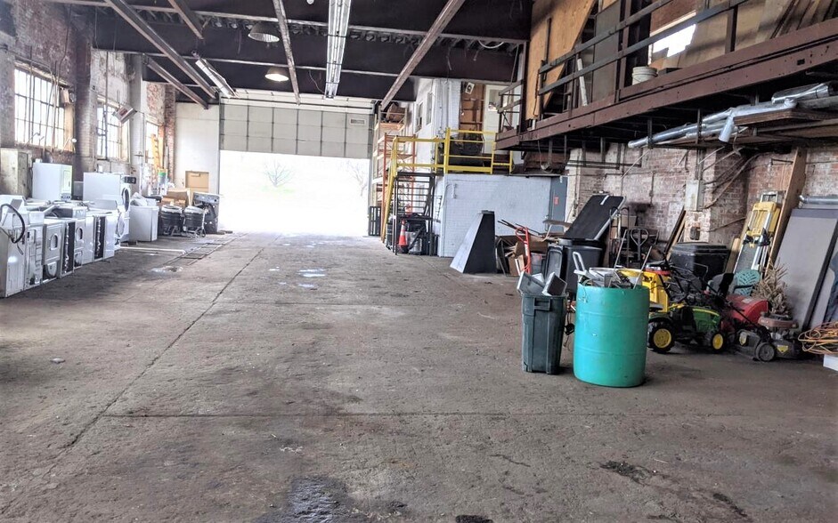 More Photos Of 4808 S 26th St, Omaha Warehouse For Sale