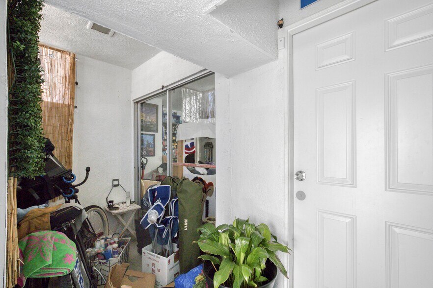 More Photos Of 5447 Blackwelder St, Los Angeles Apartments For Sale