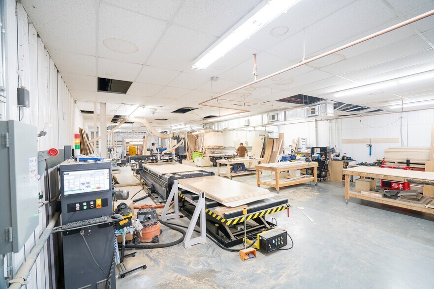 More Photos Of 711 S Bowen St, Longmont Warehouse For Lease