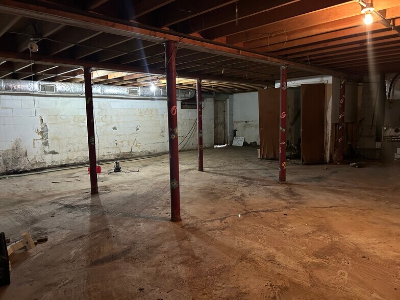 More Photos Of 1107 Spring St, Hot Springs Flex For Lease