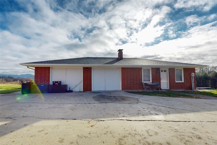 More Photos Of 598 Miles View Dr, Mills River Warehouse For Sale