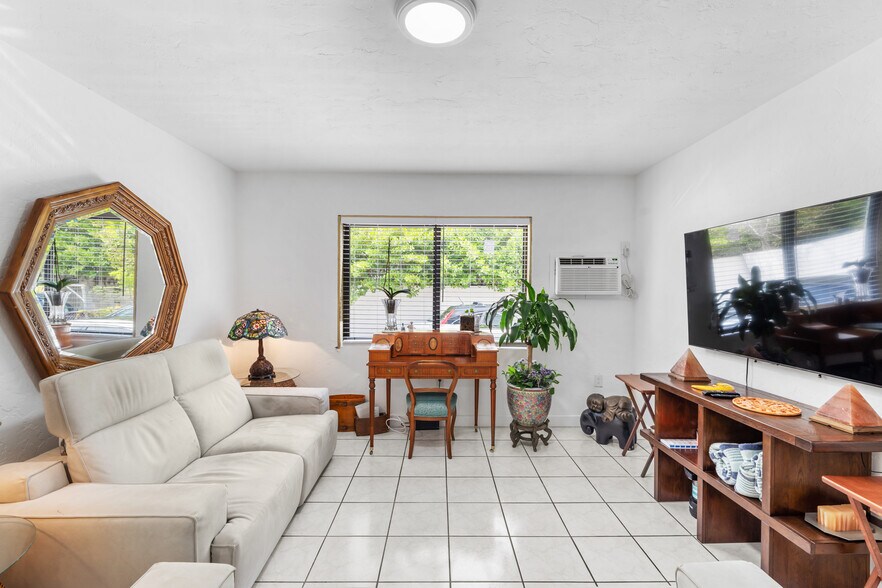 More Photos Of 550 SW 10th St, Miami Apartments For Sale