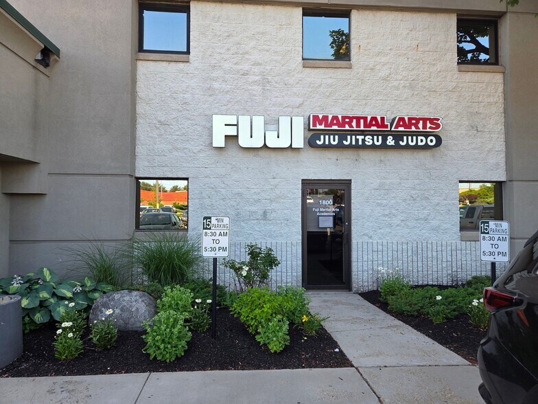 More Photos Of 400 W Cummings Park, Woburn Office For Lease