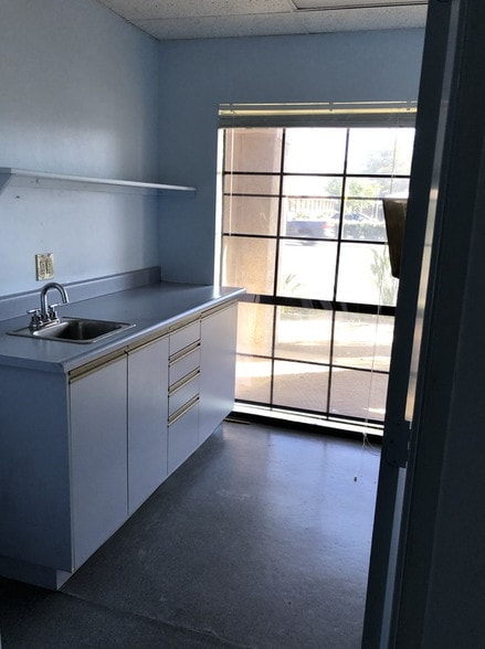More Photos Of 81880 Dr Carreon Blvd, Indio Medical For Lease