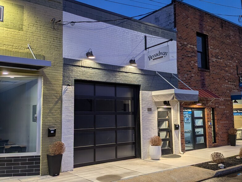 More Photos Of 115 S Main St, Hopewell Freestanding For Lease