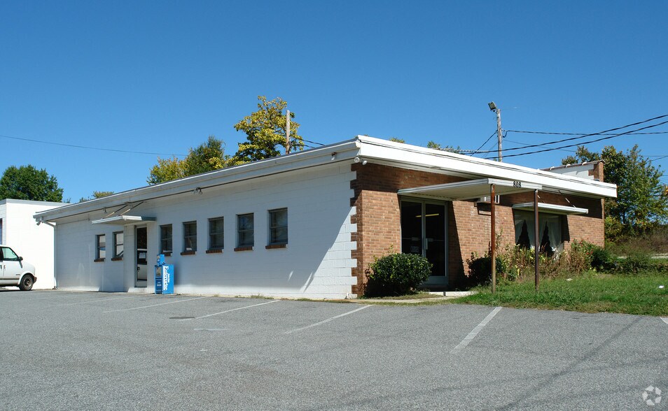 Primary Photo Of 808 W Ward Ave, High Point Restaurant For Sale