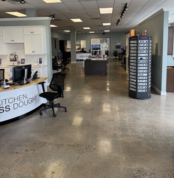 More Photos Of 8300 Tonnelle Ave, North Bergen Showroom For Sale