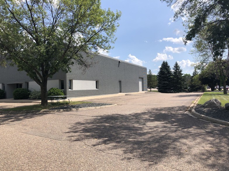 More Photos Of 2506-2526 Northland Dr, Mendota Heights Warehouse For Lease