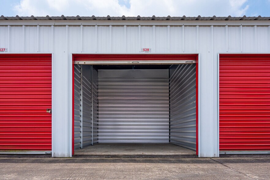 More Photos Of 6045 Fairmont Pky, Pasadena Self Storage For Sale