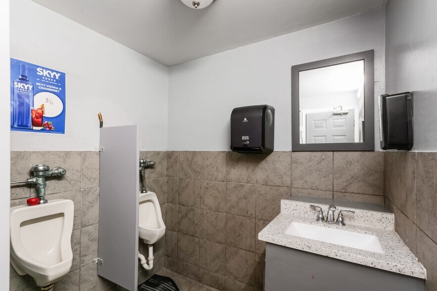 More Photos Of 1662 W Mound St, Columbus Restaurant For Sale