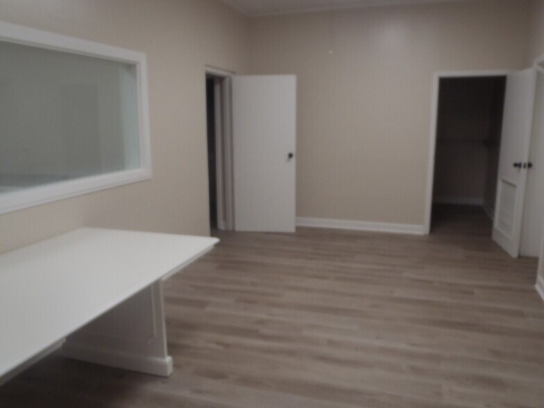 More Photos Of 2025 McLarty Dr, Newport Office For Sale