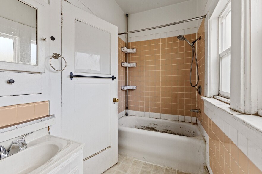 More Photos Of 421 E Santa Clara St, San Jose Storefront Retail Office For Sale