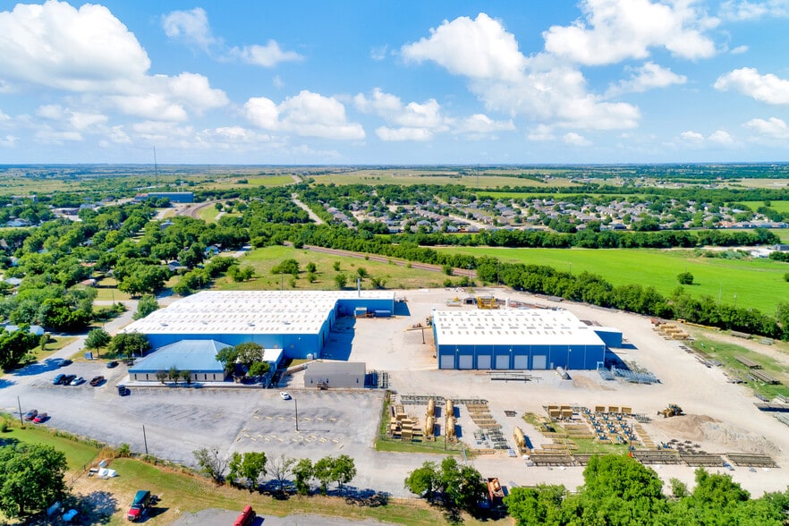 More Photos Of 500 Randall St, Rhome Manufacturing For Lease