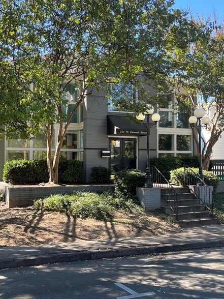 More Photos Of 217 & 221 W 11th St, Charlotte Office For Sale