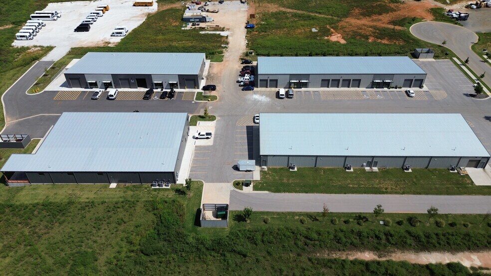 Primary Photo Of 162 Grading Ln, Cave Springs Flex For Lease
