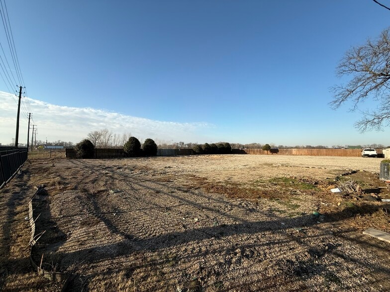 More Photos Of 2162 S Airport Dr, McKinney Industrial For Lease