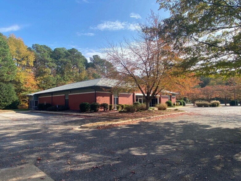 More Photos Of 100 N Constitution Dr, Yorktown Office For Sale