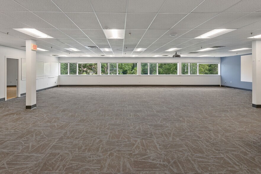 More Photos Of 28 Pond View Dr, Scarborough Manufacturing For Lease