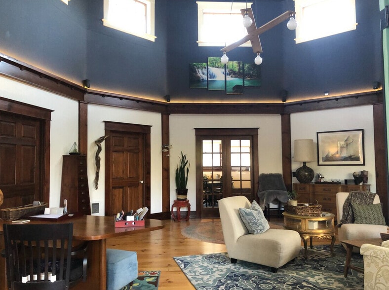 More Photos Of 7809 NE Everett St, Portland Religious Facility For Lease