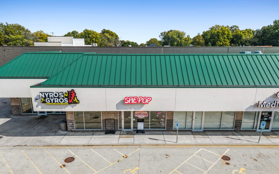 More Photos Of 1800 N Knoxville Ave, Peoria General Retail For Sale