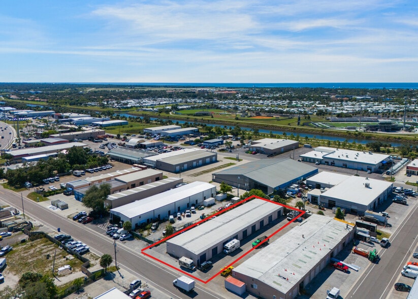 Primary Photo Of 306 Warfield Ave, Venice Warehouse For Lease