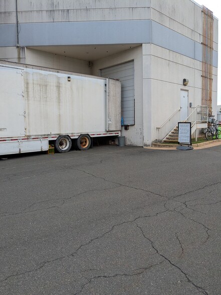 More Photos Of 21770 Beaumeade Cir, Ashburn Warehouse For Lease