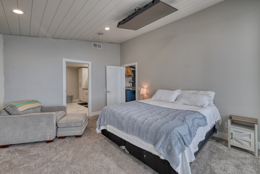 More Photos Of 7440 N Pats Landing Rd, Hayward Restaurant For Sale