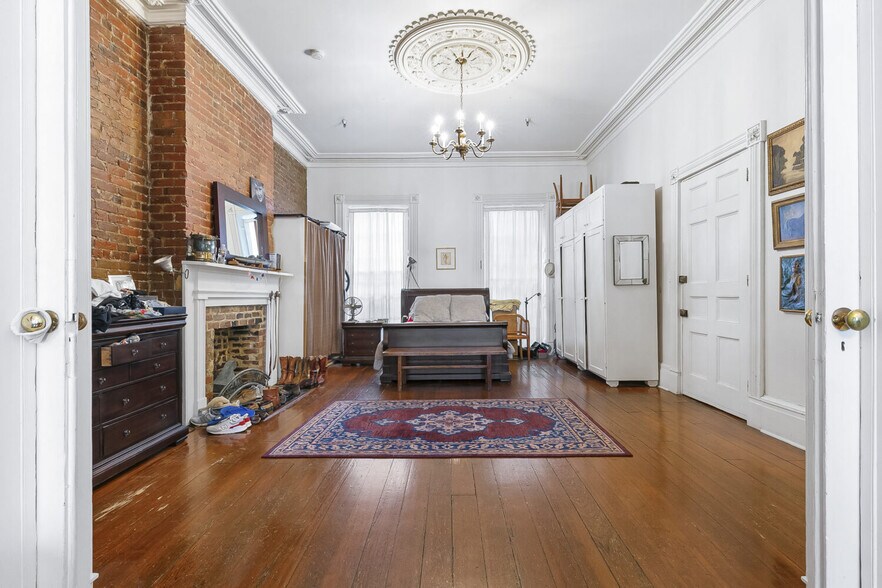 More Photos Of 612 Julia St, New Orleans Apartments For Sale