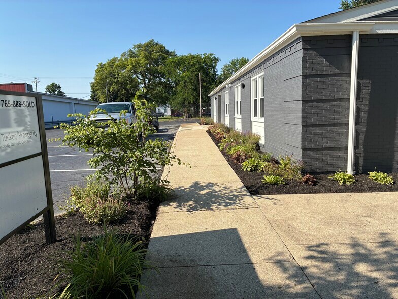 More Photos Of 522 W 8th St, Anderson Office For Lease