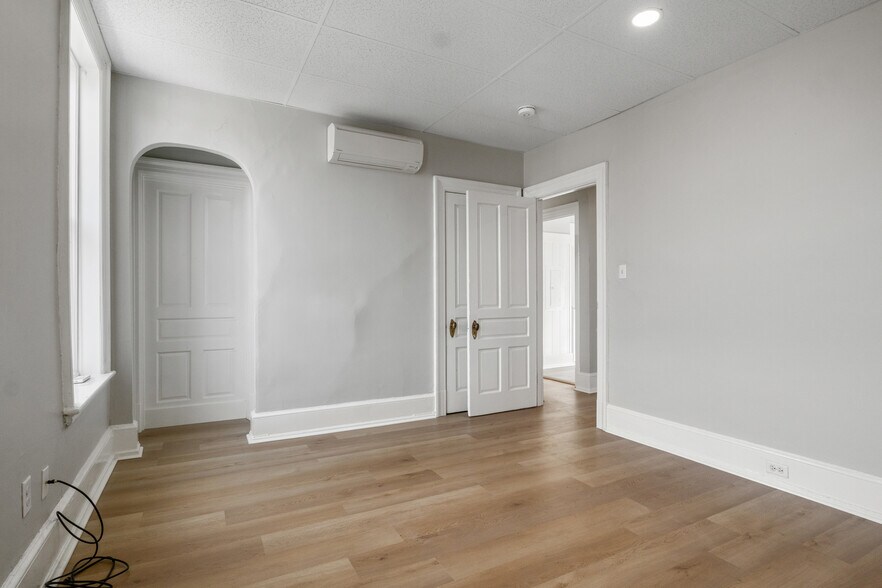 More Photos Of 125 N George St, York Storefront Retail Residential For Lease