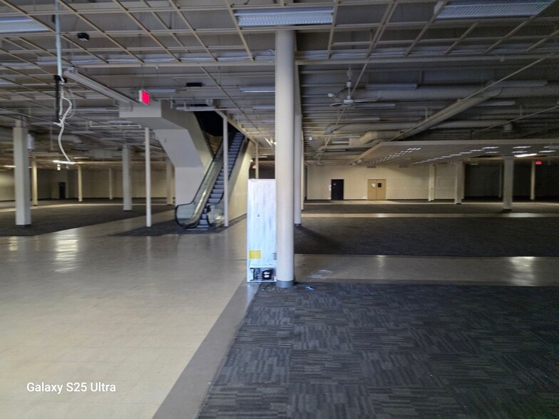 More Photos Of 3838-3870 Tyler St, Riverside Unknown For Lease